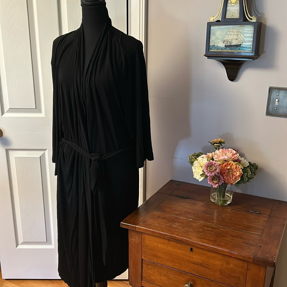 Black 26w robe w pockets and tie